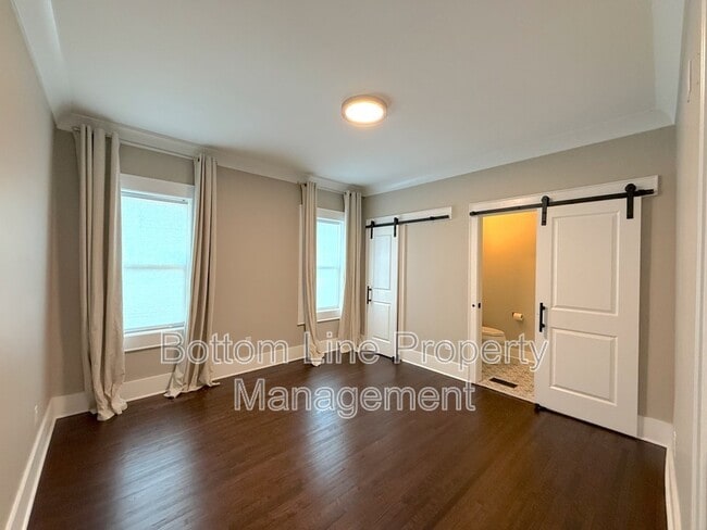 Building Photo - 621 S Summit Ave