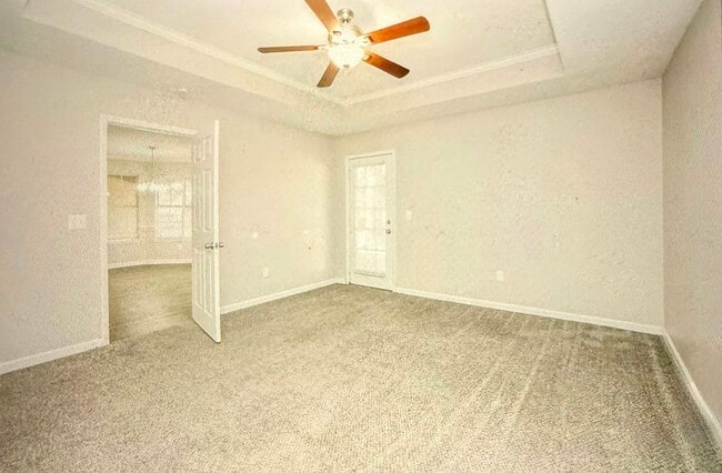 Building Photo - 260 Chestnut Dr