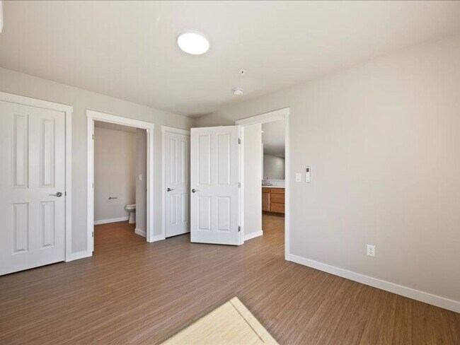 Building Photo - 6005C Chapel Hill Blvd