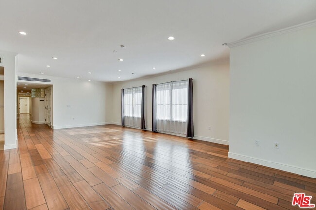 Building Photo - 918 S Wooster St