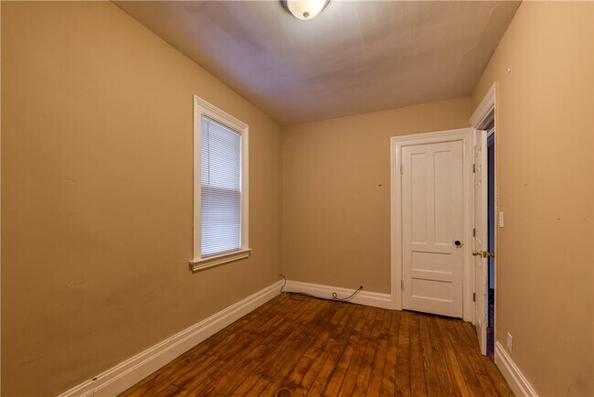 Building Photo - 779 S Goodman St