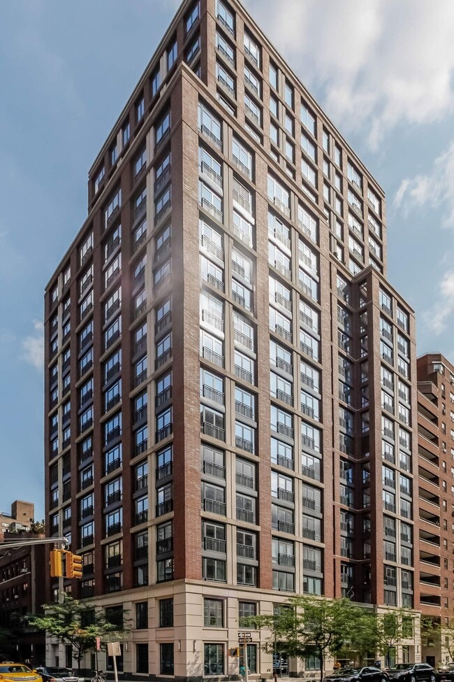 Building Photo - 45 Park Ave