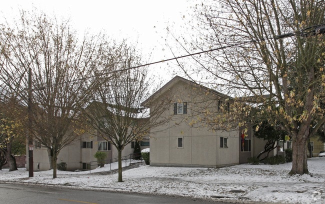 Building Photo - Brooks Manor