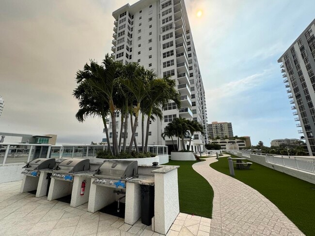 Building Photo - 3015 N Ocean Blvd