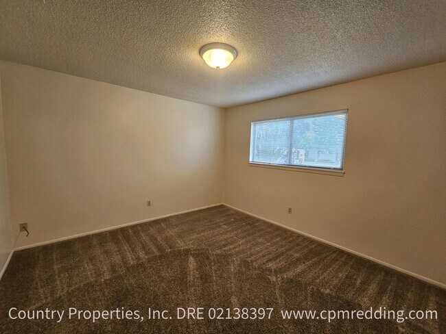 Building Photo - Spacious 3-Bedroom 2-Bathroom Home in Mary Lake Subdivision Available Now!