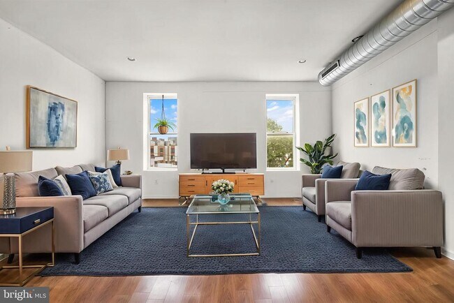 Building Photo - 1631 W Girard Ave