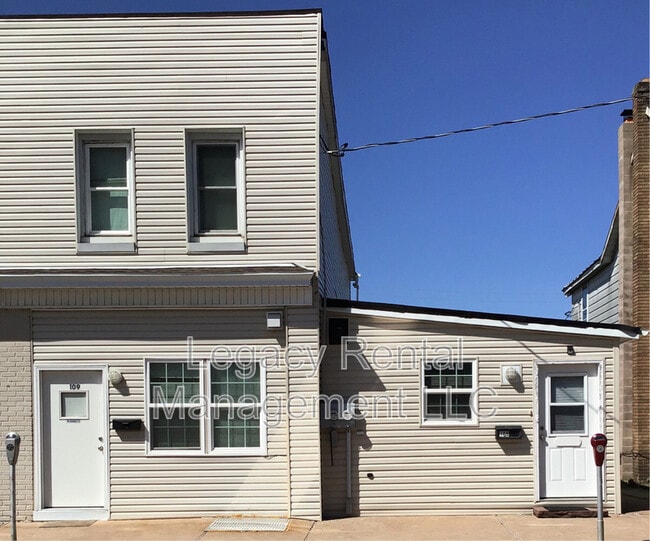 Building Photo - 109 East Blaine Street - 1