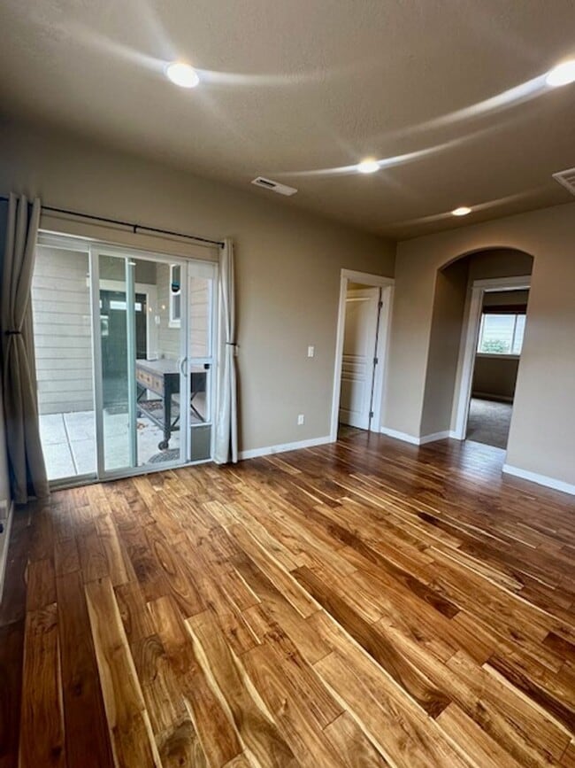 Building Photo - 63266 NW Newhall Pl