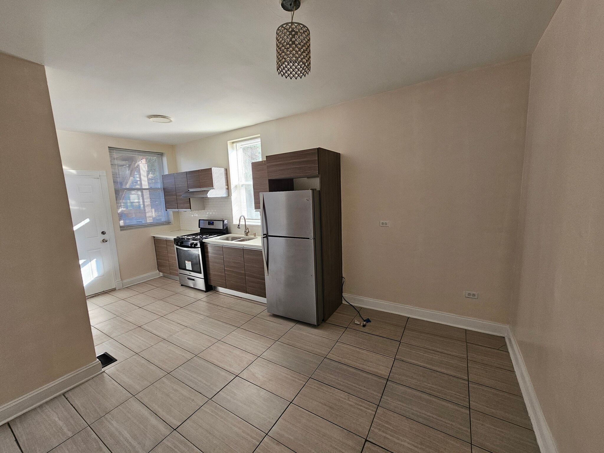 Building Photo - 719 S Central Park Ave