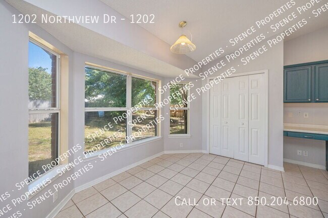 Building Photo - 1202 Northview Dr