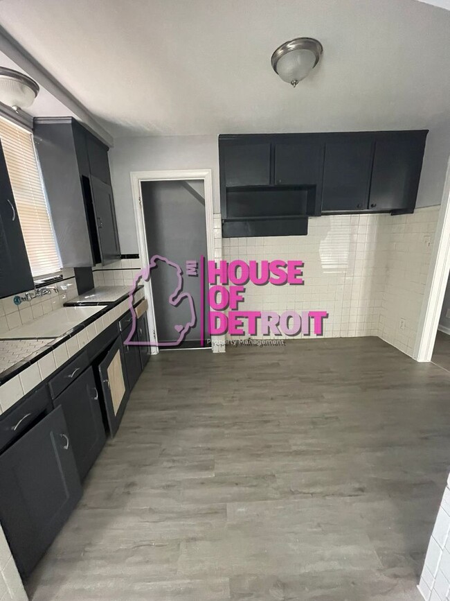 Building Photo - 3 BEDROOM | 1 BATH | FREE PRE SCREEN