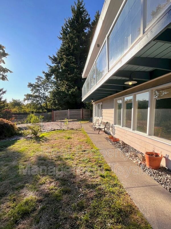 Building Photo - 129 E Wiser Lake Rd