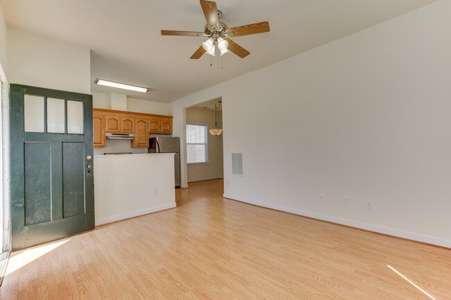 Building Photo - 955 Poquoson Ave