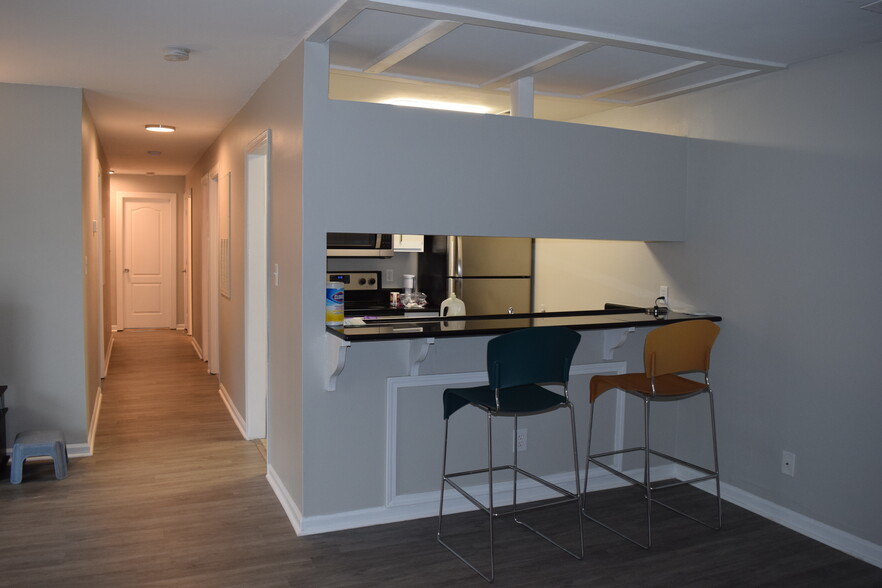 Building Photo - 9548 University Terrace Dr