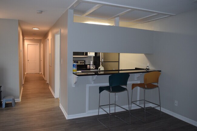 Building Photo - 9548 University Terrace Dr