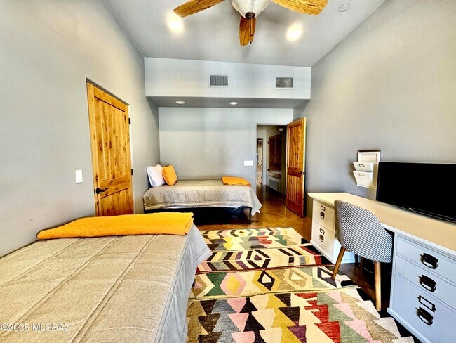 Building Photo - 11096 N Pusch Ridge View Pl