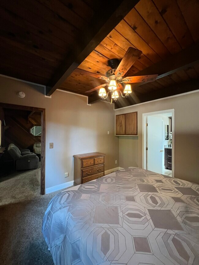 Building Photo - 933 Edgewood Cir