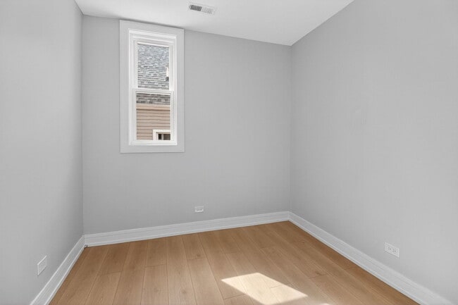 Building Photo - 5400 W 23rd St