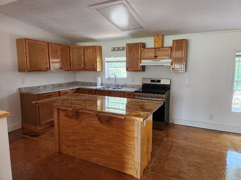 Building Photo - 5800 Sparta Rd