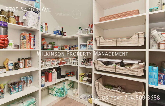 Building Photo - 9705 Saddle Ave