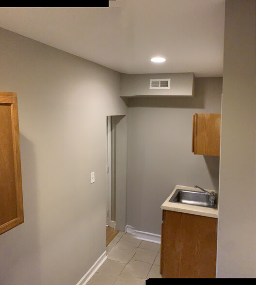 Kitchen - 357 College Ave