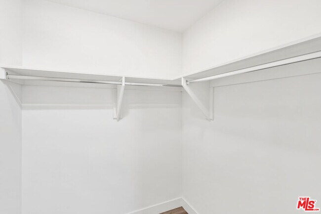 Building Photo - 6144 Whitsett Ave