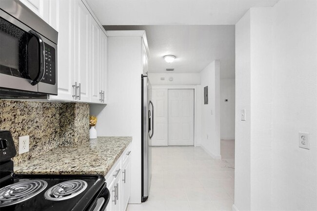 Building Photo - 934 E 22nd St