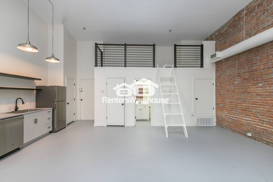 Building Photo - 412 Delaware St
