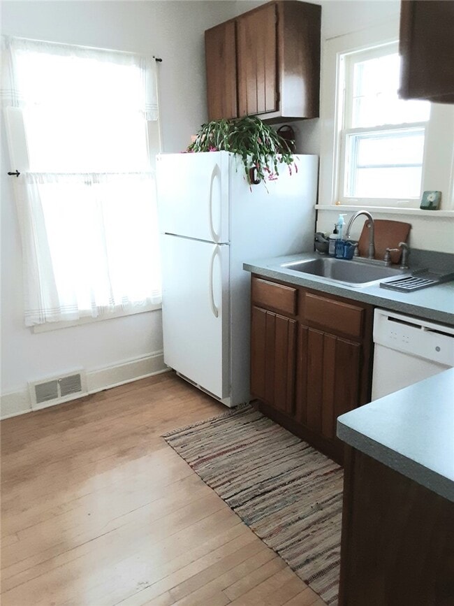 Building Photo - 98 Charlotte St