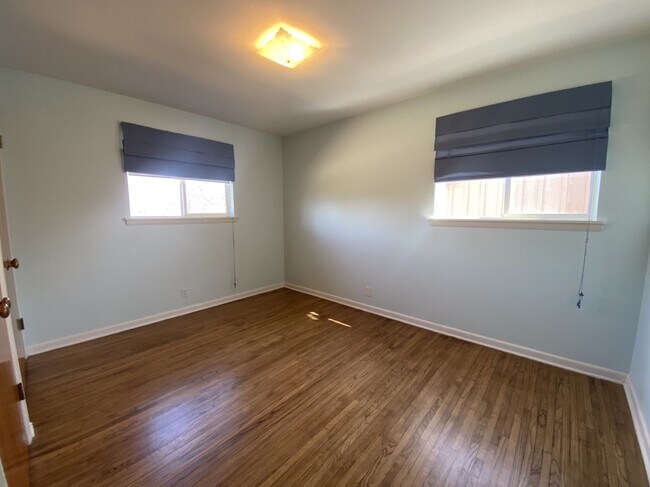 Building Photo - 5363 E 28th St