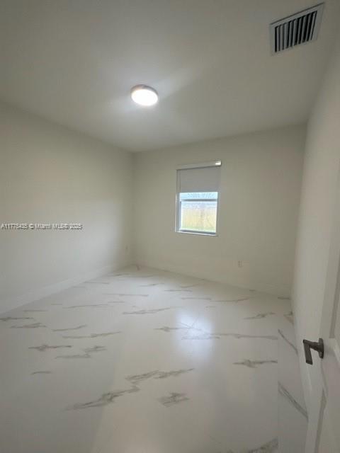 Building Photo - 2270 SE 27th Dr