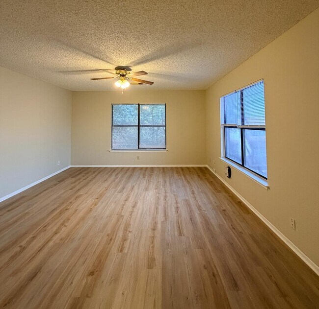 Building Photo - 9202 Roquefort