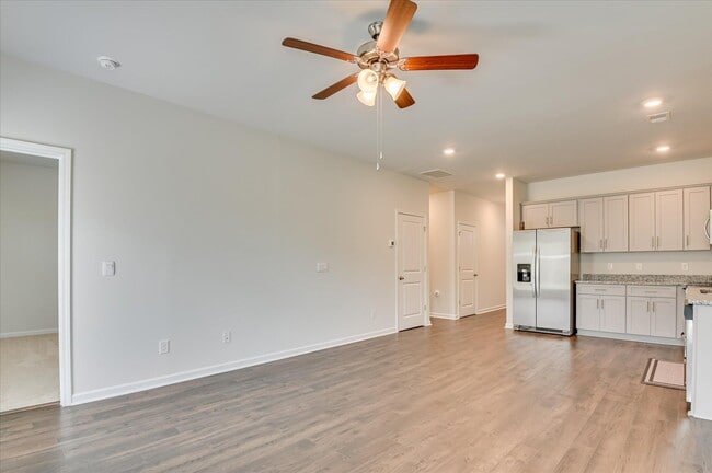 Building Photo - 5148 Captain Dr