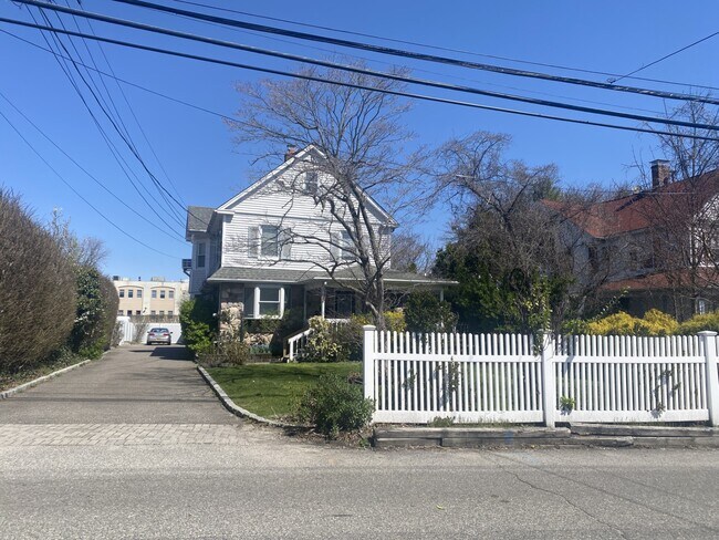 Building Photo - 19 Mill Ln
