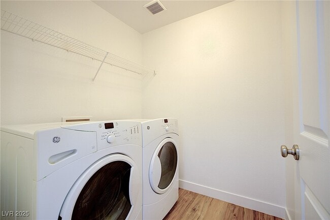 Building Photo - 2120 Waterlily View St