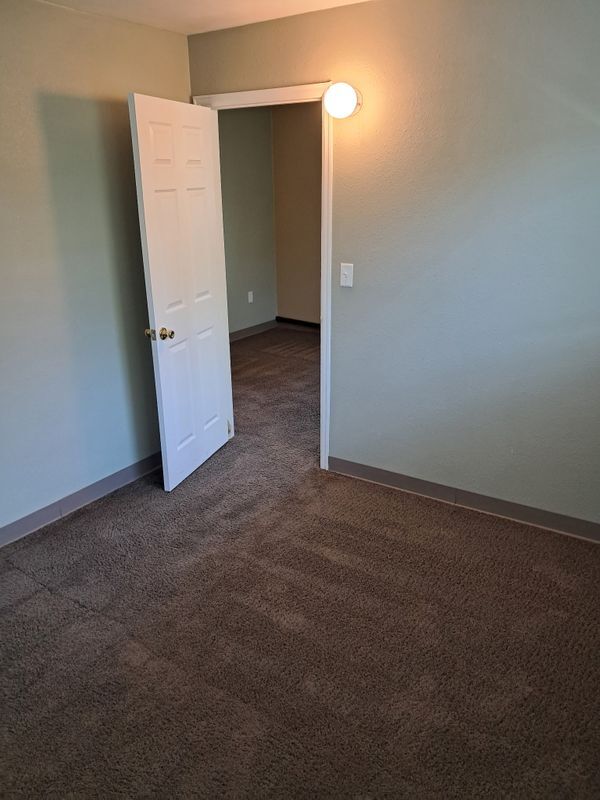 Building Photo - 1951 Clinton St