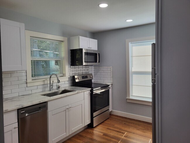 Building Photo - 1411 Godwin St