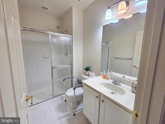 Building Photo - 2692 Cast Off Loop