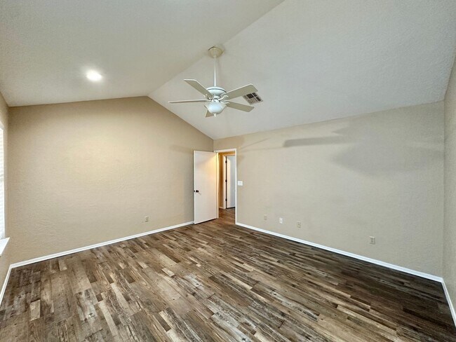 Building Photo - New flooring and paint!