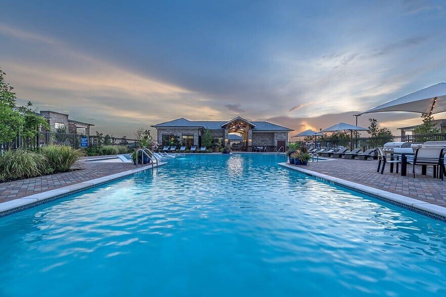 Building Photo - 6300 F 423