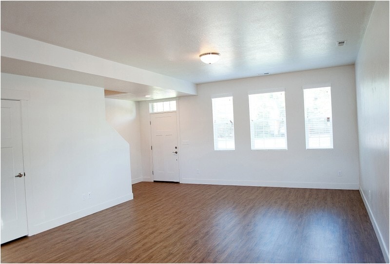 Building Photo - 390 W 200 N