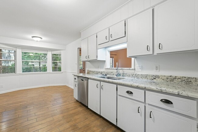 Building Photo - Ranch Home in Wilmington Park For Lease