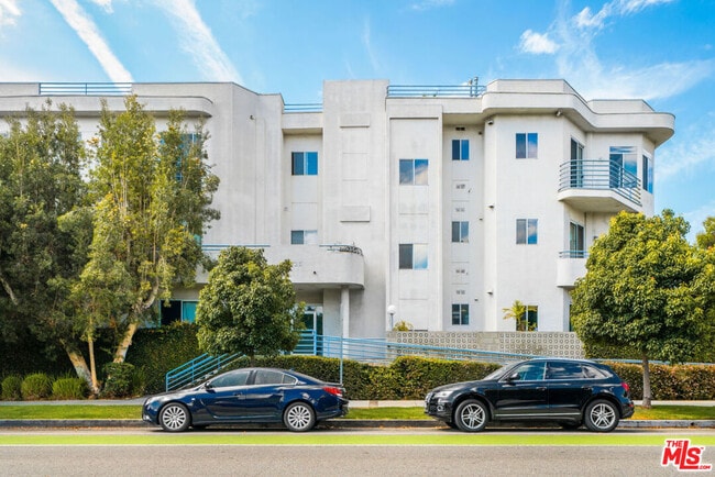 Building Photo - 1325 Arizona Ave