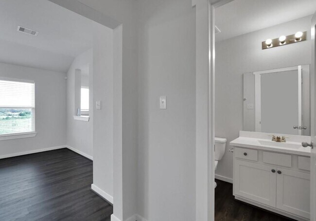 Building Photo - 40843 Mostyn Hill Dr