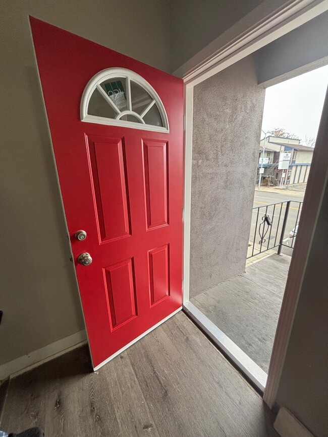 Building Photo - 616 B St