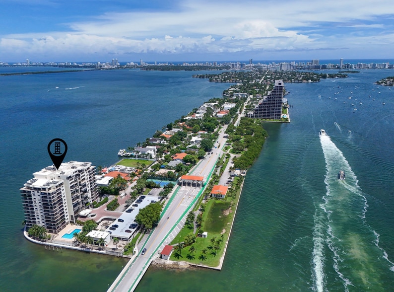 Building Photo - 801 N Venetian Dr