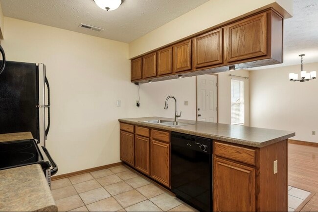 Building Photo - 5874 Beechwood Dr