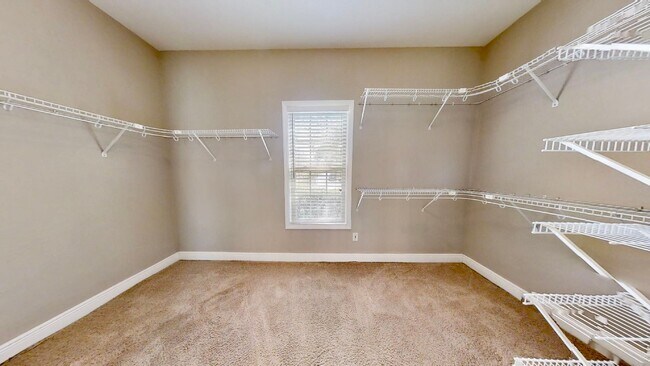 Building Photo - Spacious Home in Mill Creek