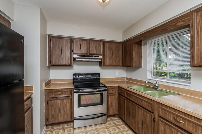 Building Photo - 1024 Porpoise Dr