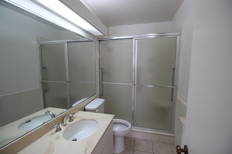 Building Photo - 8401 N New Braunfels Ave